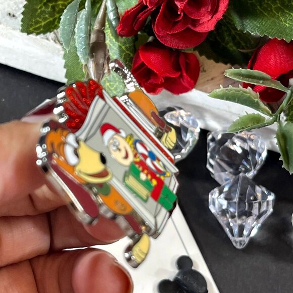 Disney Slinky Dog Trading Pin Pixar Toy Story Christmas Gift Badge Brooch Pin - Picture 3 of 6